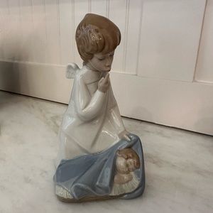 LLADRO Glossy Angel With Child Figurine